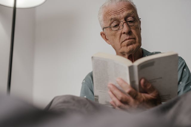 ol-man-reading-book